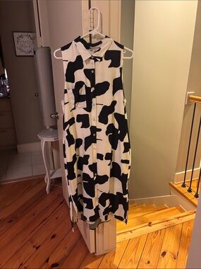 Super Cute Entro Sleeveless Black & White Patterned Shirt Dress